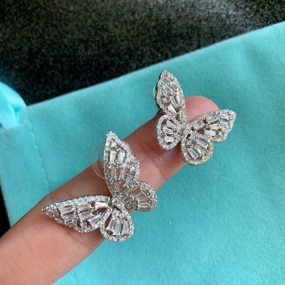 New Stunning Cutout Butterfly and Crystal Earrings - Picture 4 of 13
